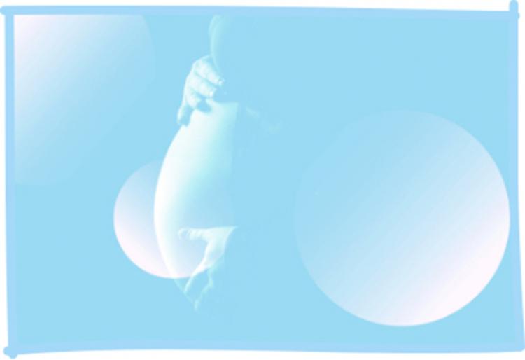 Babybauch einer schwangeren Frau als Teaserbild für Schwangerschaft